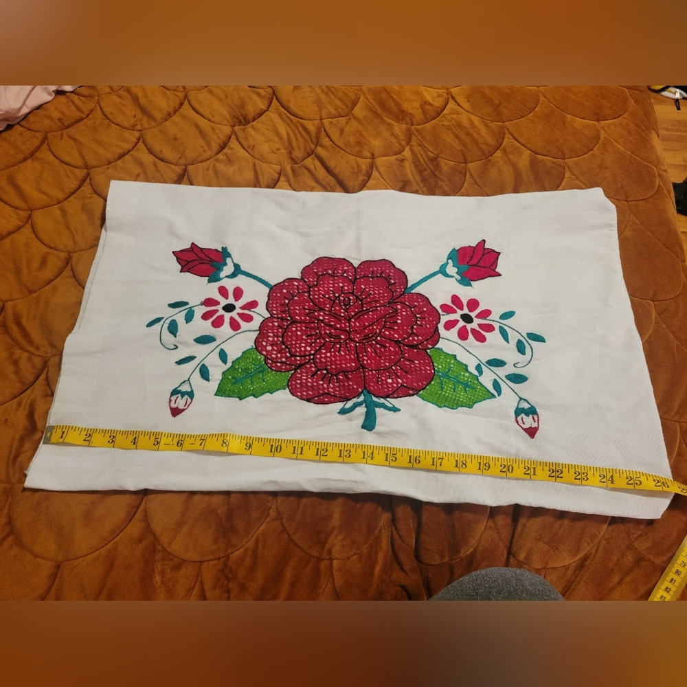 Beautiful Rose Embroidered Pillowcase - Picture 4 of 5